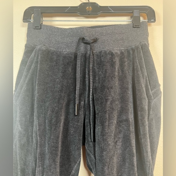 Lululemon Warm Down Velour Jogger Size 2 - Picture 3 of 8